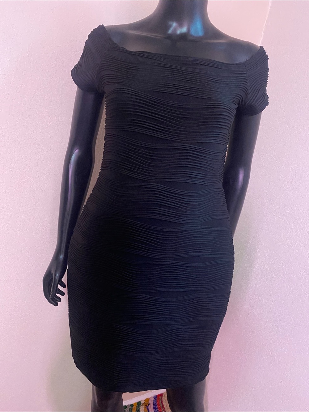 Hot Gal Black Textured Cap-Sleeve Curvy Bodycon Mini Dress